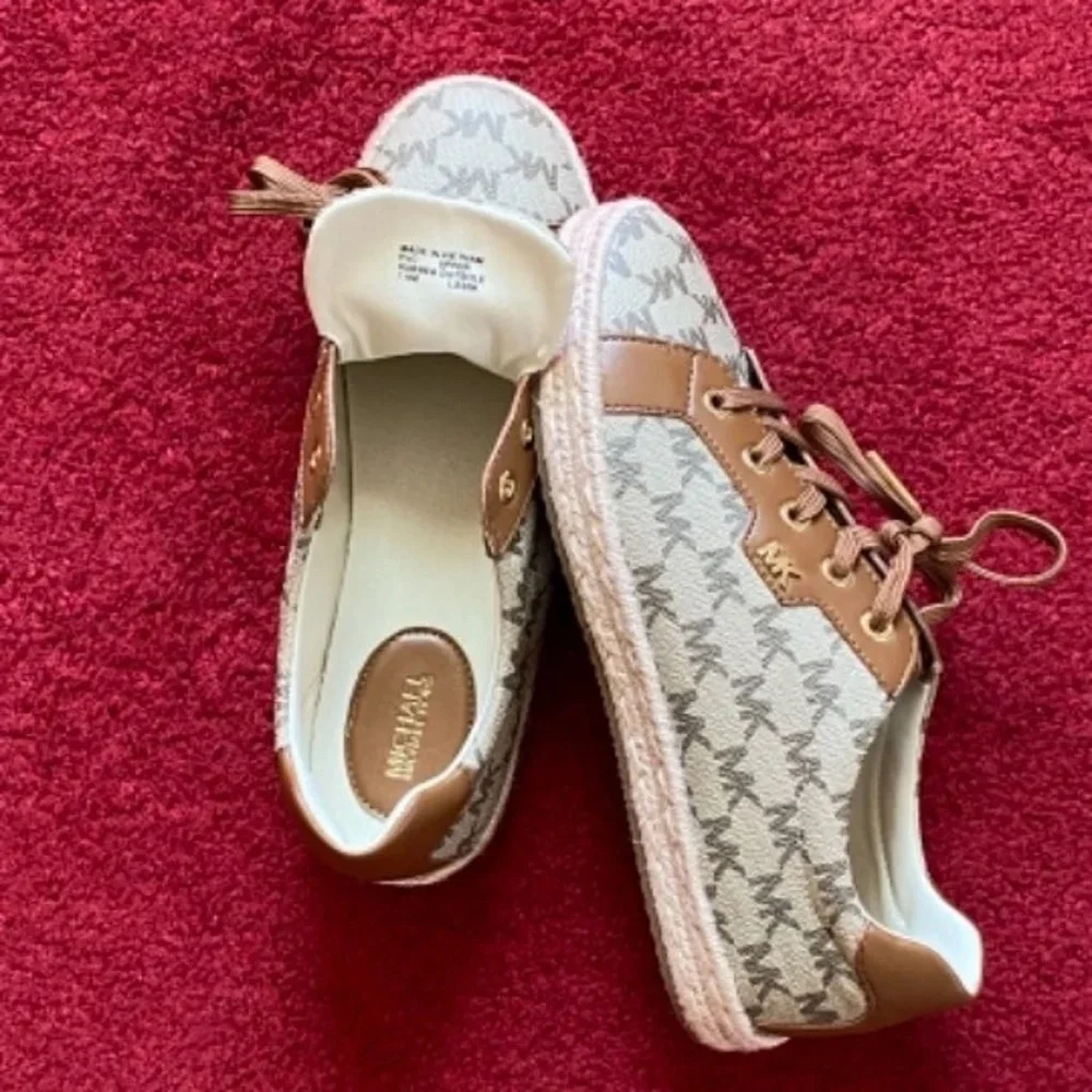 MICHAEL KORS BRYSON LACE UP WOMEN  (7.5) - Picture 4 of 5